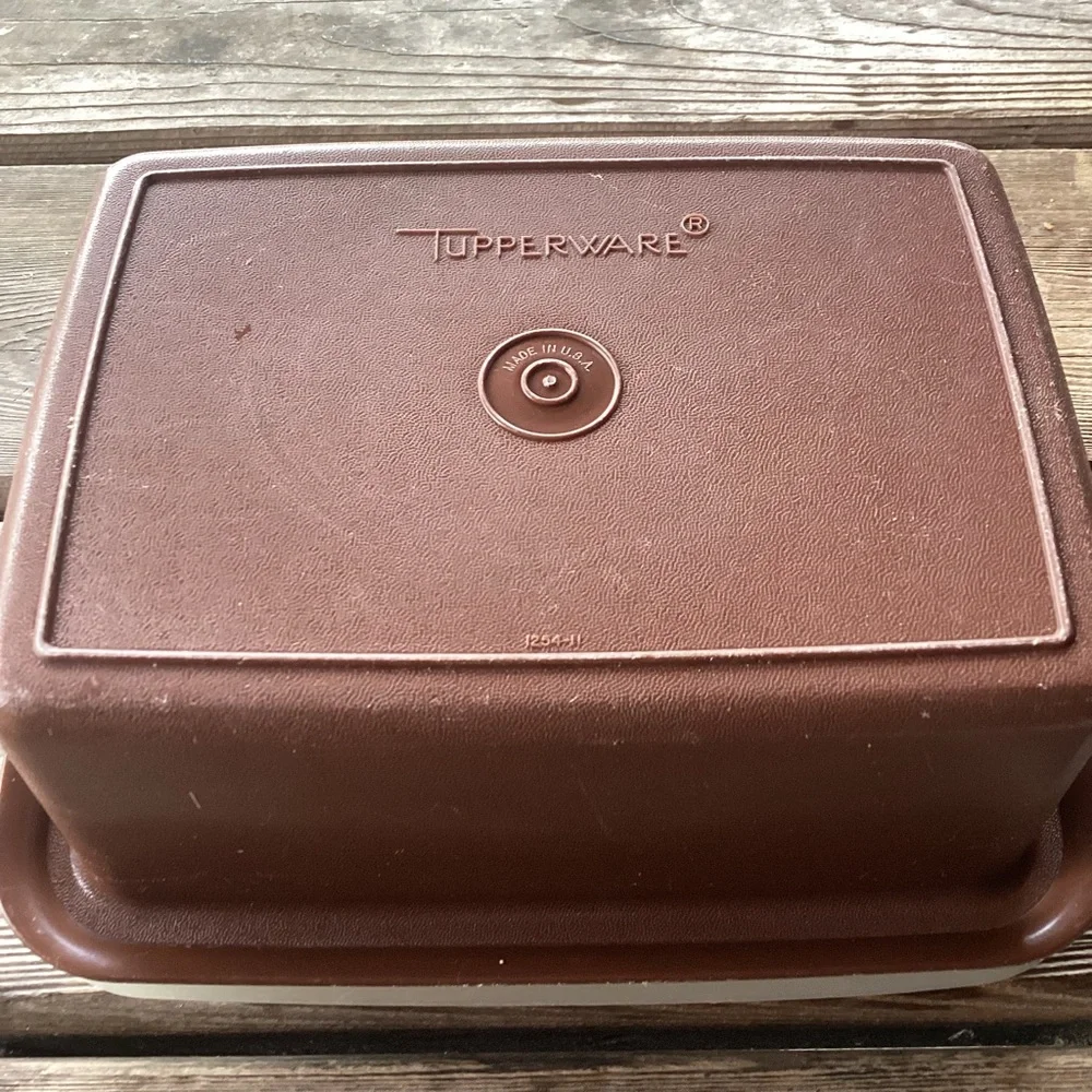 Tupperware Vintage Ice Cream Keeper in brown